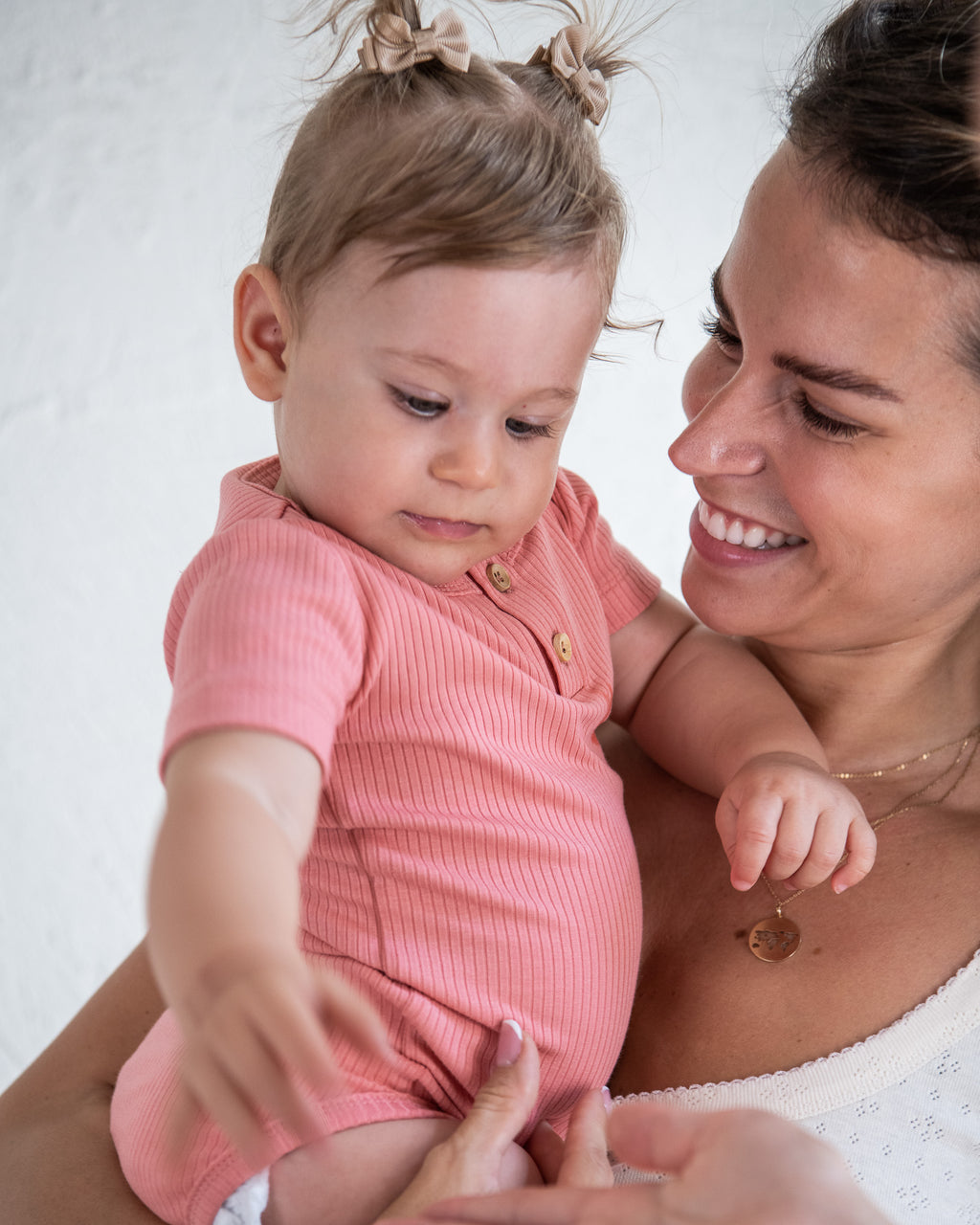 Rebrasti bodi kratkih rukava - losos