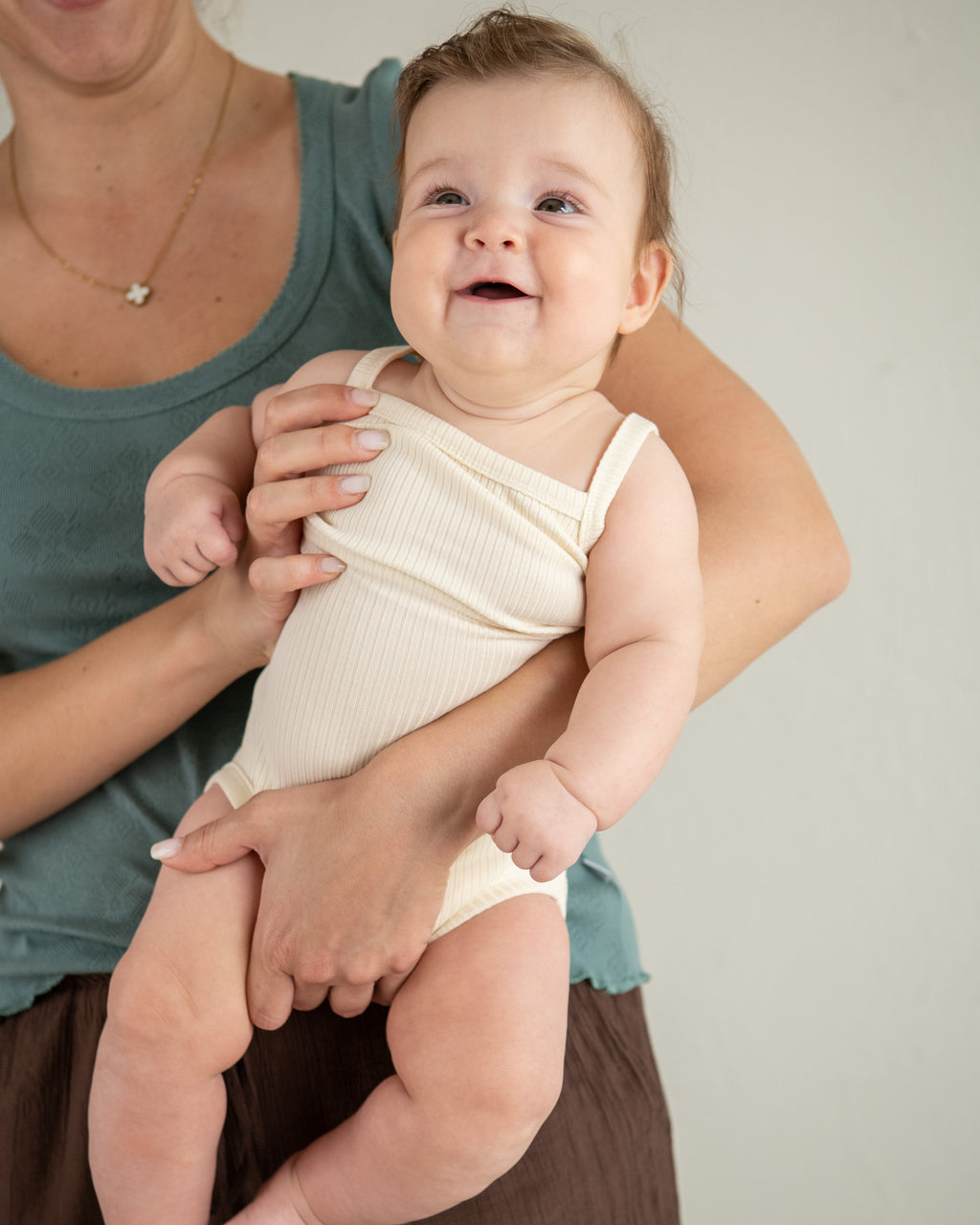 Rebrasti bodi na bretele- krem