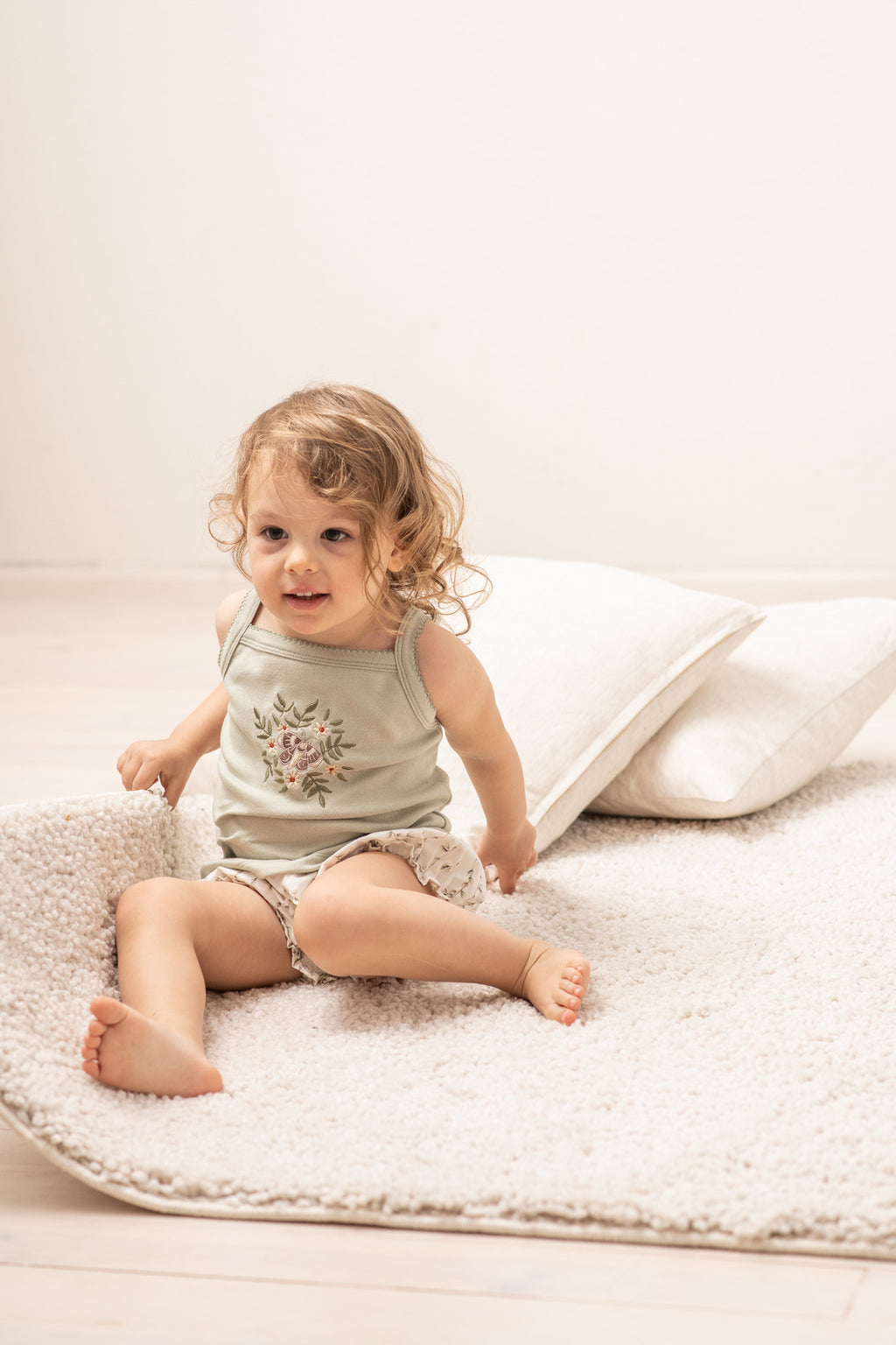 Majica na bretele sa vezom